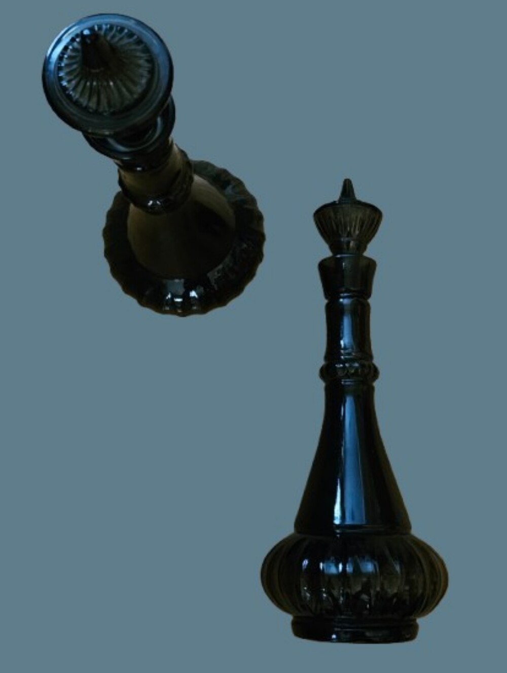 *Jim Beam Vintage 1964 "I Dream of Jeannie" Decanter smoke green glass. 2 Q - Picture 4 of 4